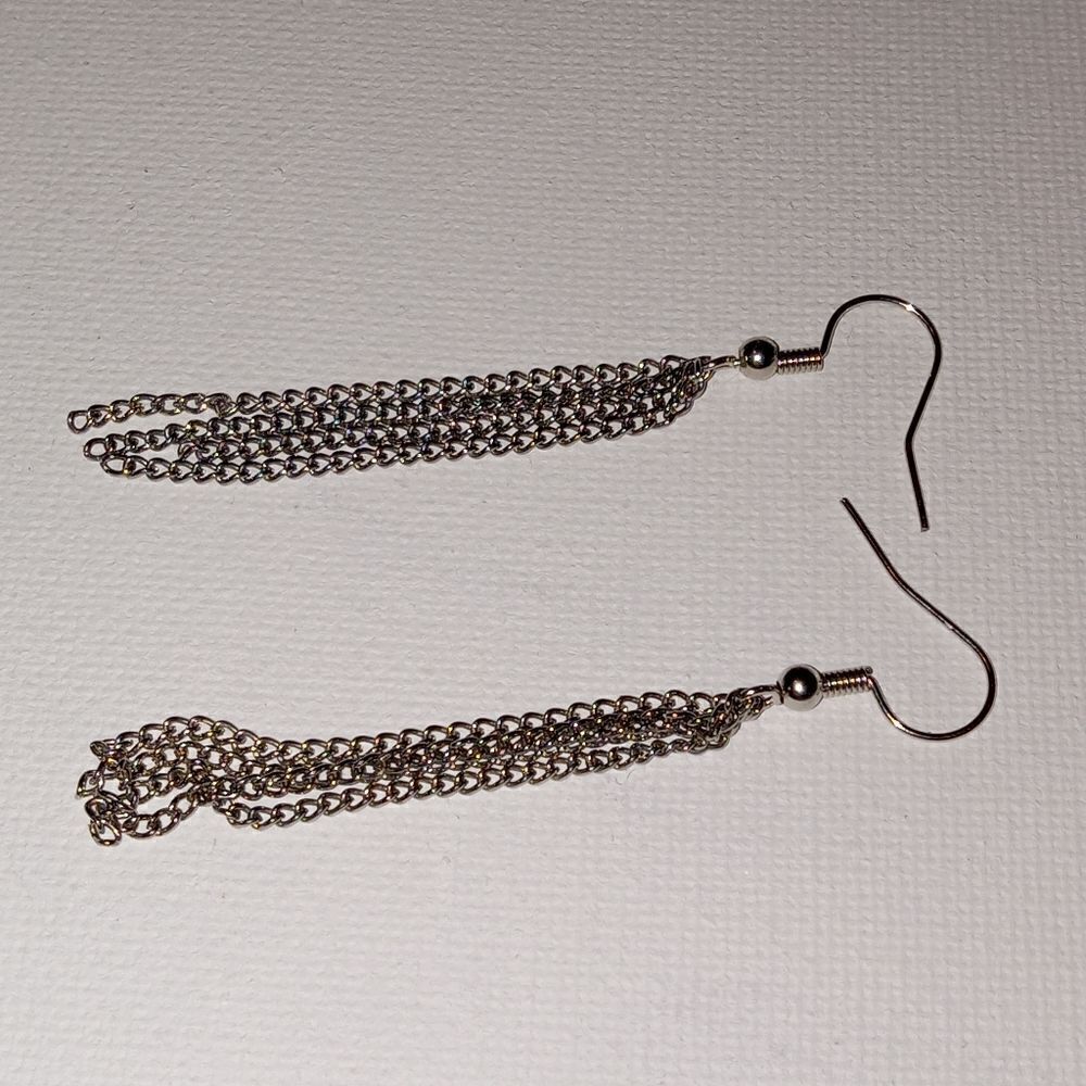 5/$25 CLEARANCE Silver chain earrings - Picture 2 of 3